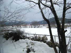 関川愛広苑のお風呂から眺める清流荒川